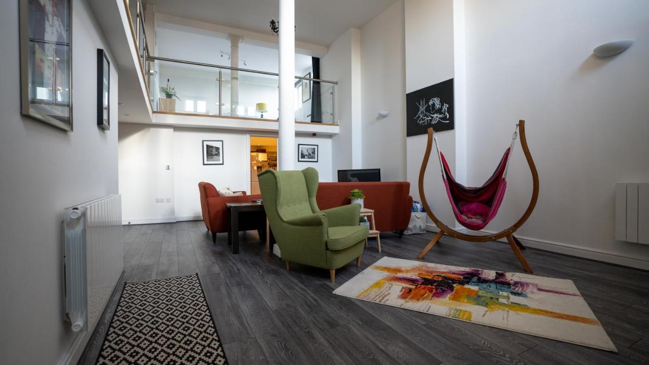 Stunning Mezzanine Apartment Near City Centre - Chambres d’hôtes