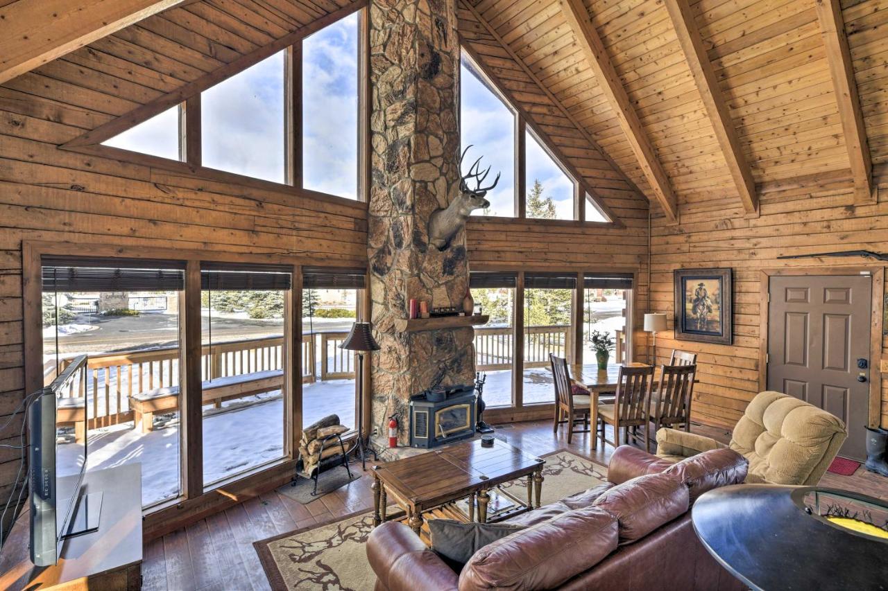 Rustic Village Lake Cabin Escape with Deck and Grill! - Chambres d’hôtes