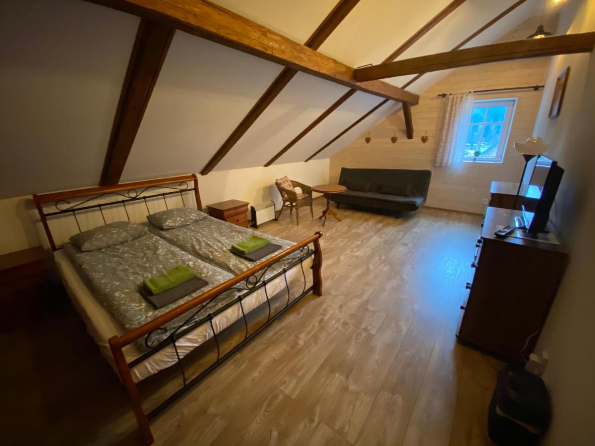 Familienzimmer mit Gemeinschaftsbad