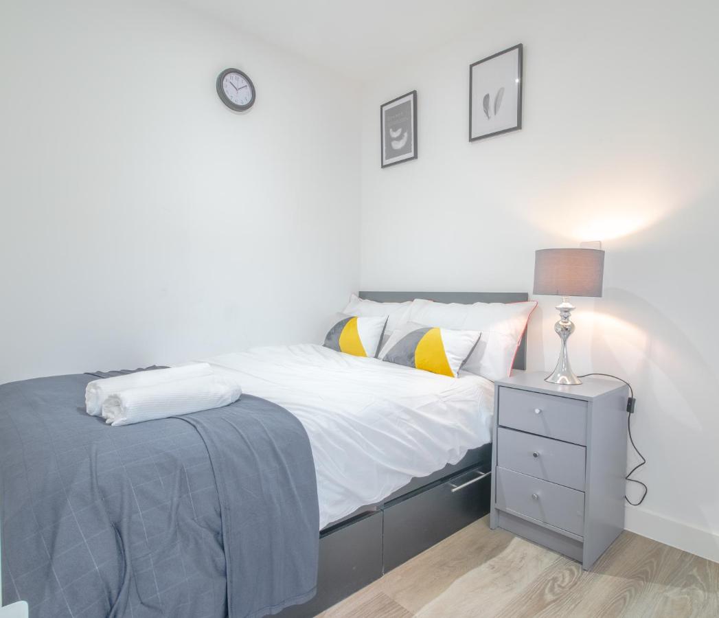 Modern Studio Apartments Sheffield City Centre - Netflix, WiFi, Digital TV - Bed and Breakfast Sheffield