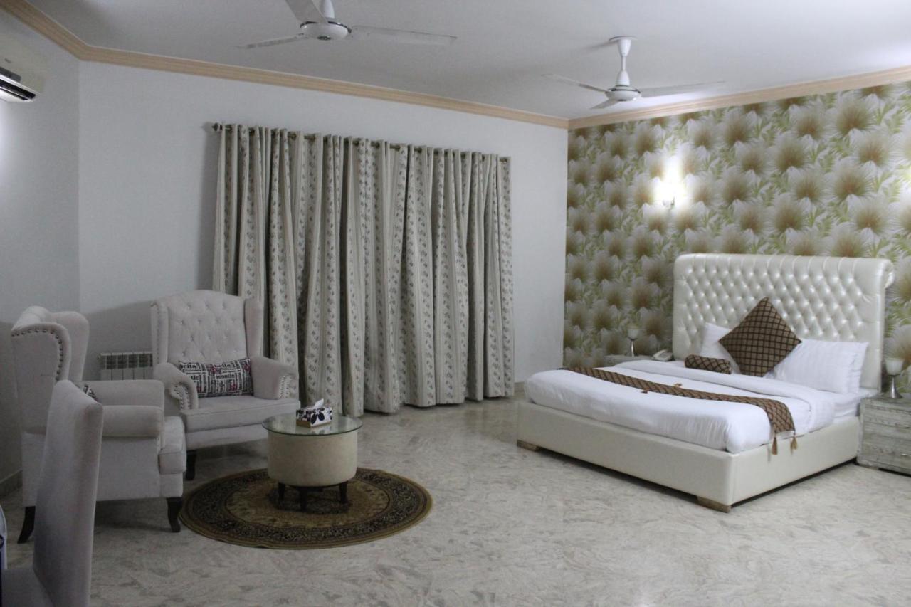 B&B Islamabad - Royal Luxus Guest House - Bed and Breakfast Islamabad