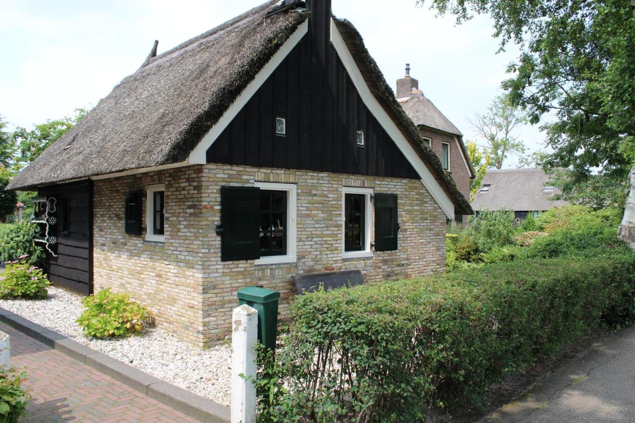 B&B Giethoorn - Appartement Het Kleine Huisje met bedstee - Bed and Breakfast Giethoorn