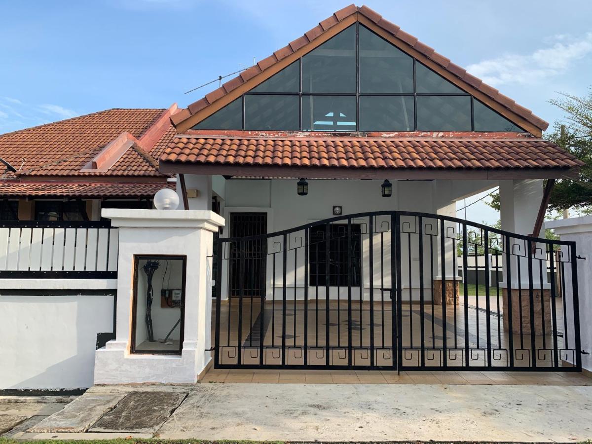 VillaParadise Homestay - B&B