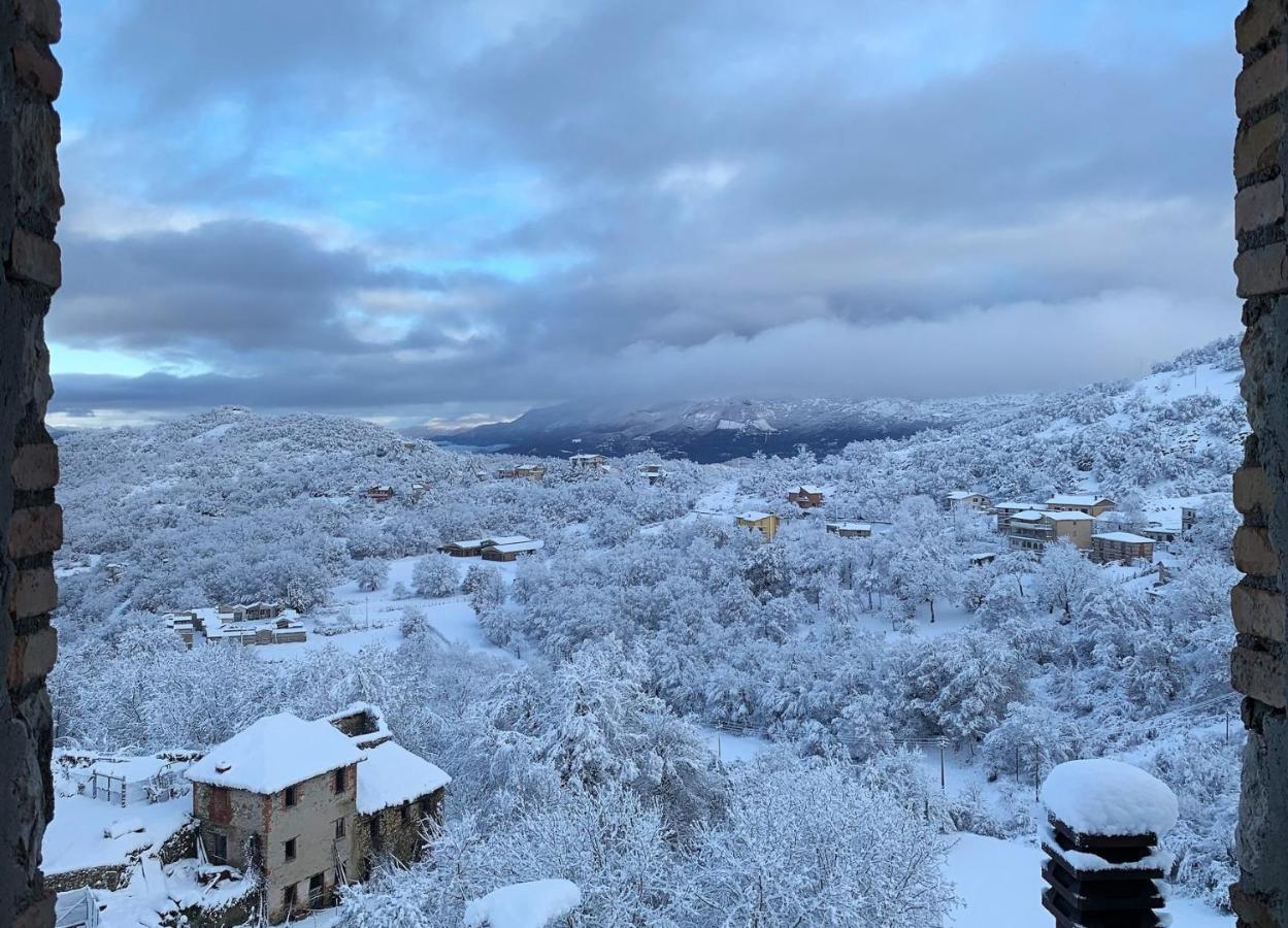 Dreibettzimmer mit Bergblick