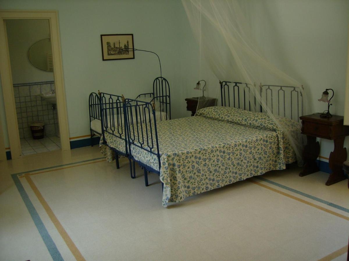 Doppel- oder Zweibettzimmer