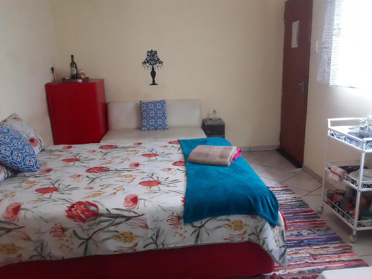Tinys Stayover - B&B Vosloorus