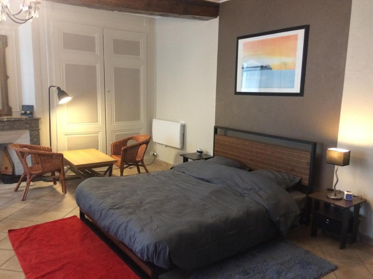 B&B Sathonay-Village - Chambre spacieuse au calme proche de Lyon - Bed and Breakfast Sathonay-Village