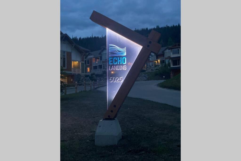 Spacious Modern Ski-in Ski-out with Hot Tub Townhouse - Ferienwohnung Sun Peaks