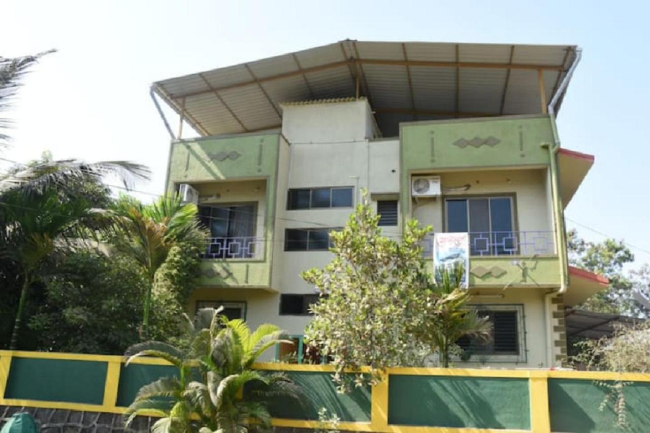 Gulmohar Cottages - Home Stay in Alibag - B&B