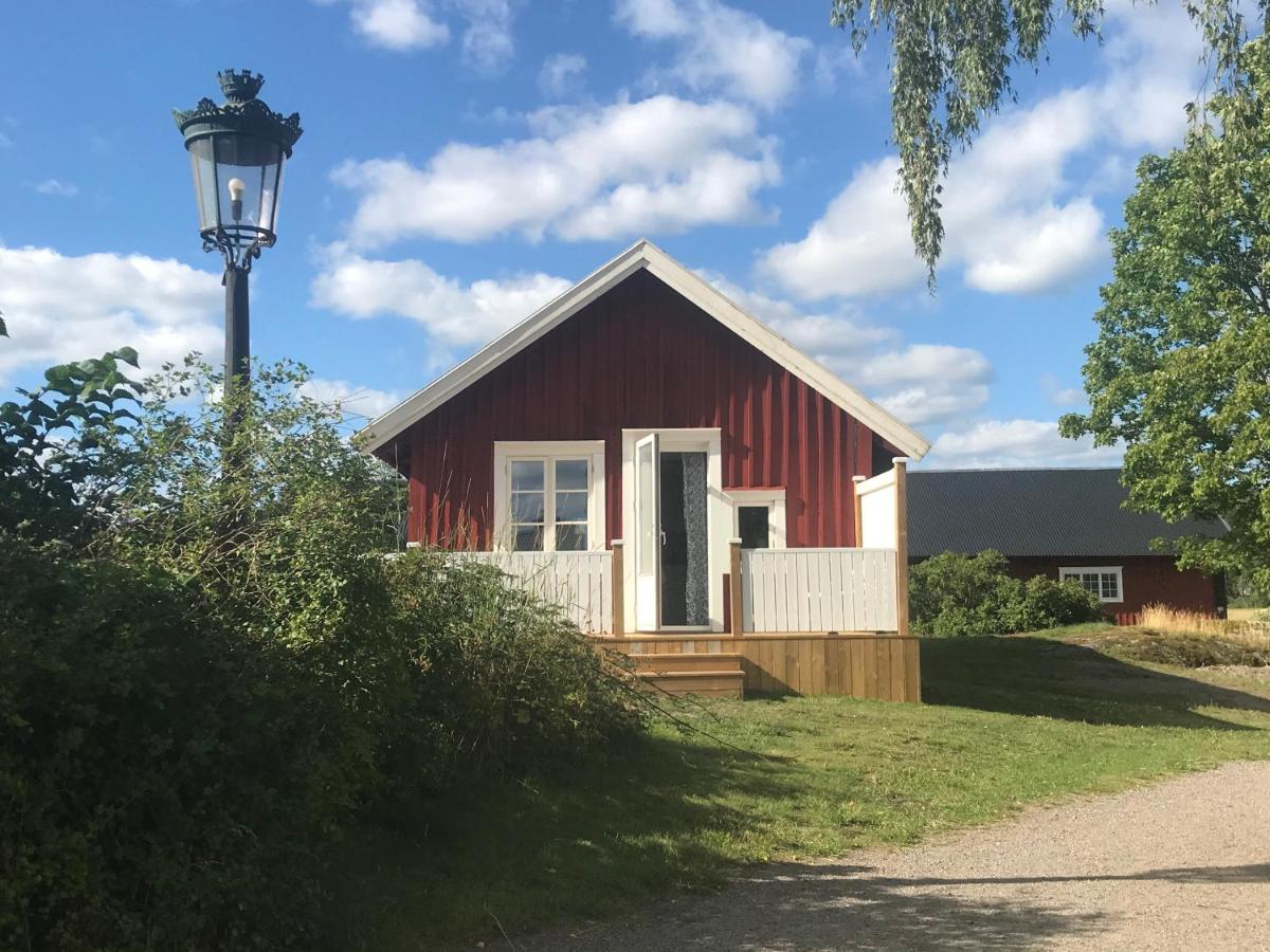 Nice holiday house at horse farm with lake and sauna - Bed and Breakfast