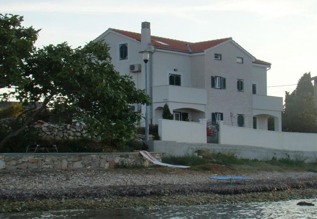 B&B Ilovik - Apartments Azur - 10 m from sea - Bed and Breakfast Ilovik