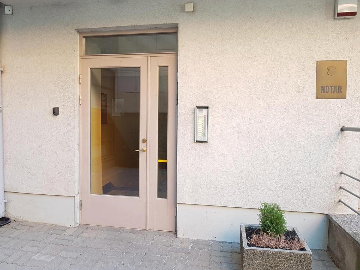 Studio Ülikooli str 6 with limited parking