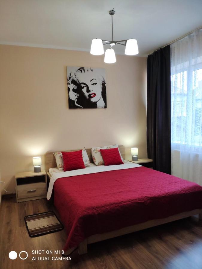 B&B Mukachevo - Apartments Domovik "Elegance" - Bed and Breakfast Mukachevo