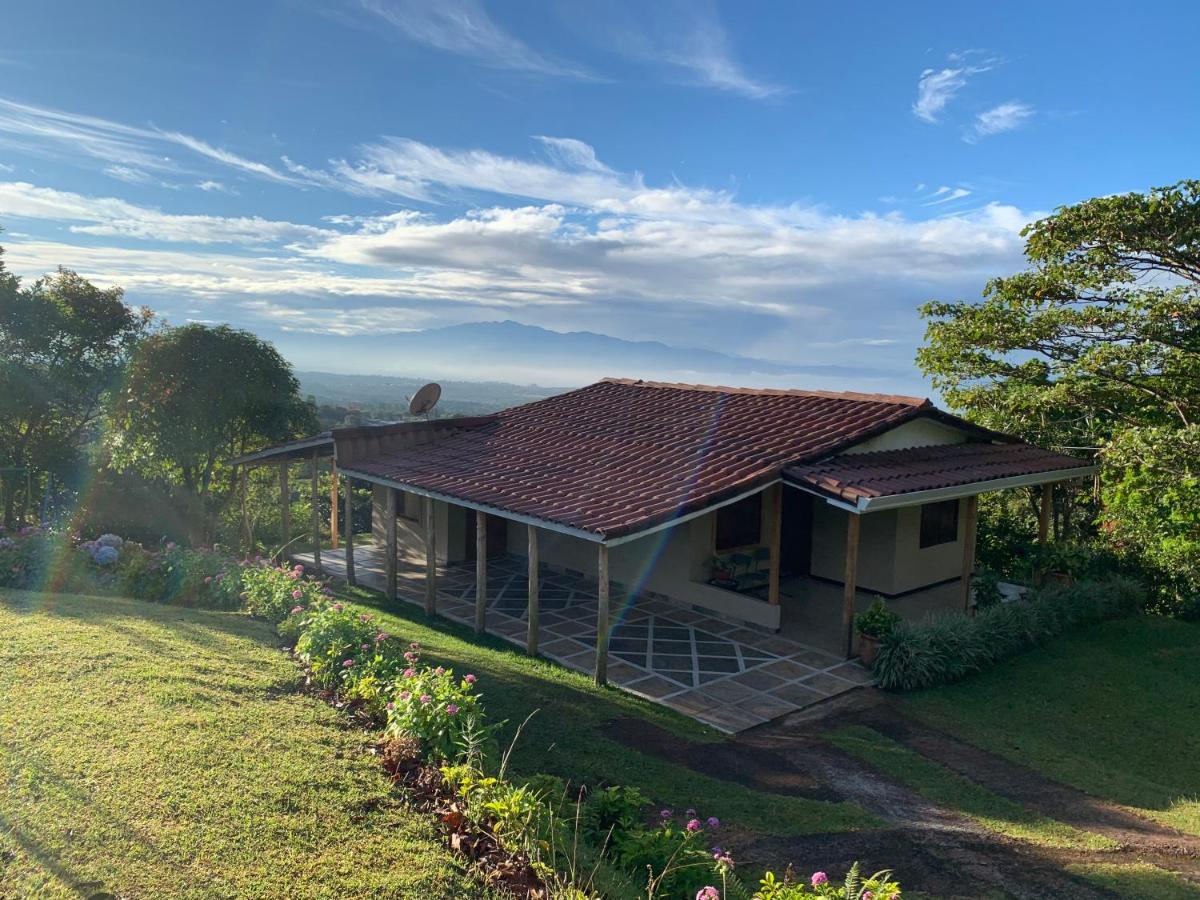 La Cabaña Poas - B&B
