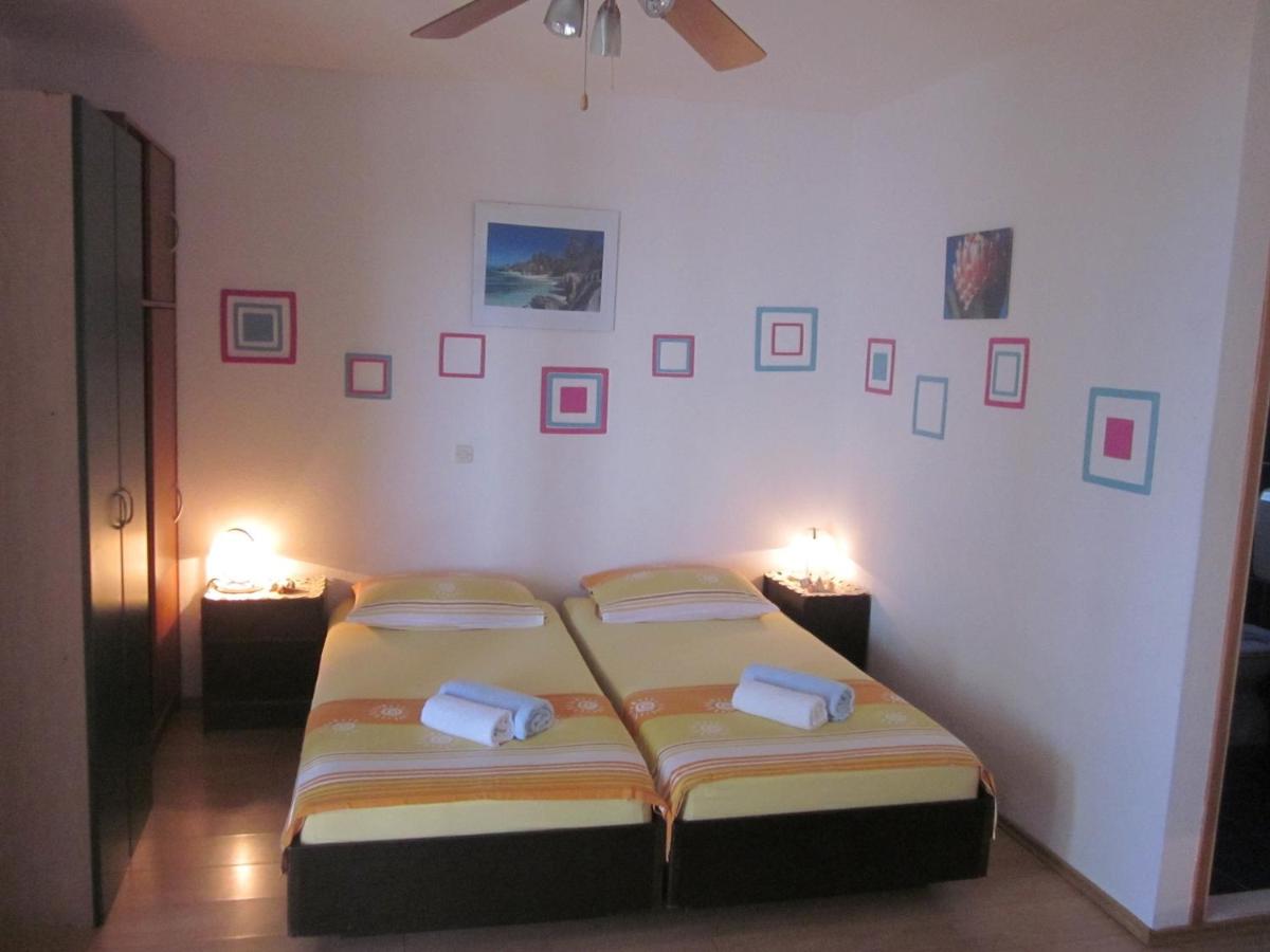 One-Bedroom Apartment with Terace with Sea View (3 Adults)