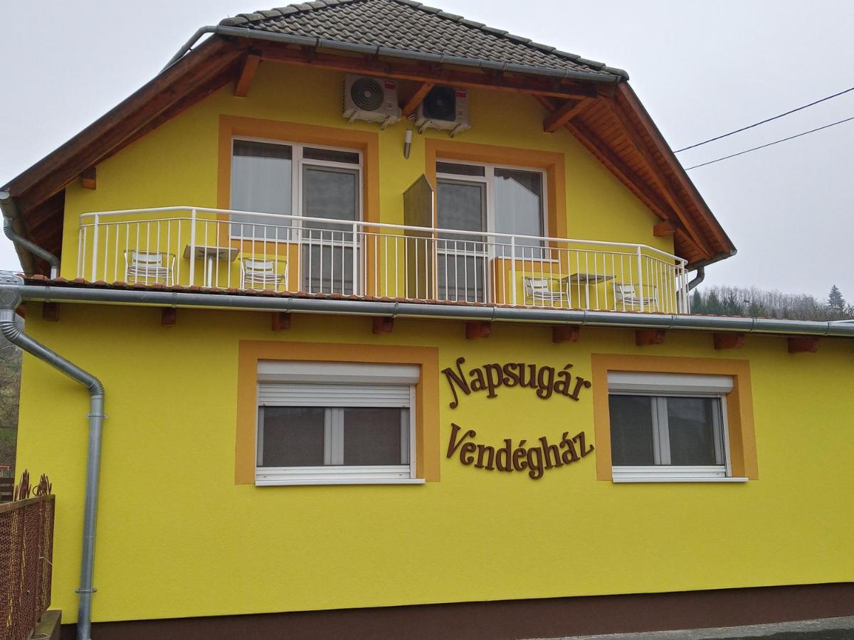 Napsugár Vendégház - Ferienwohnung
