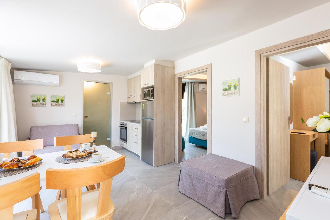 Deluxe Family Suite with Jacuzzi and Sea View