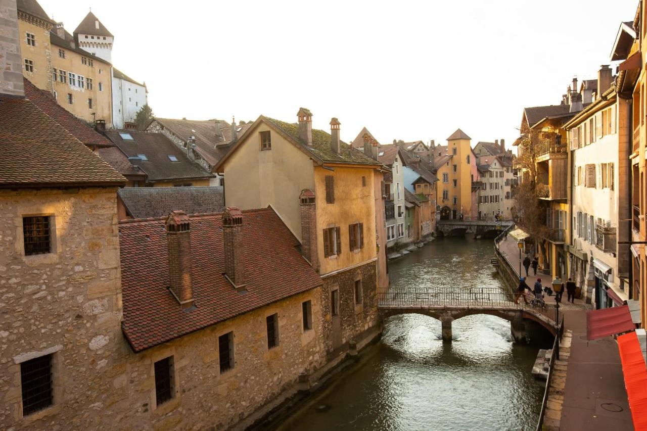 B&B Annecy - LaSuitedu12 - Aprtement for 2 people view of the Old Prison - Bed and Breakfast Annecy