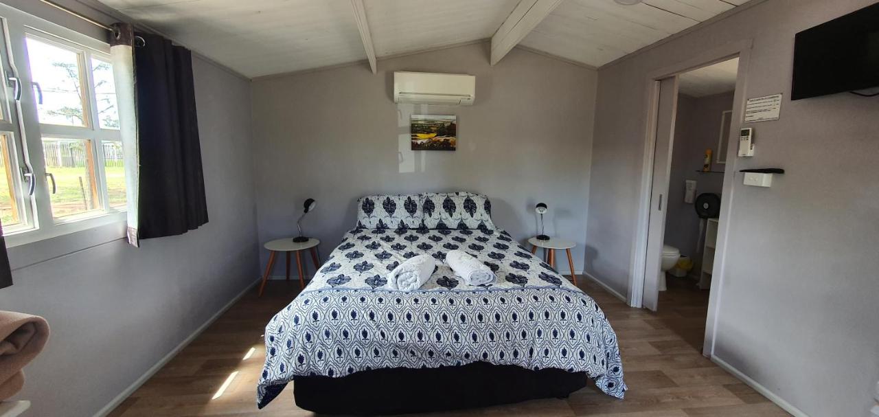 Habitación con cama grande