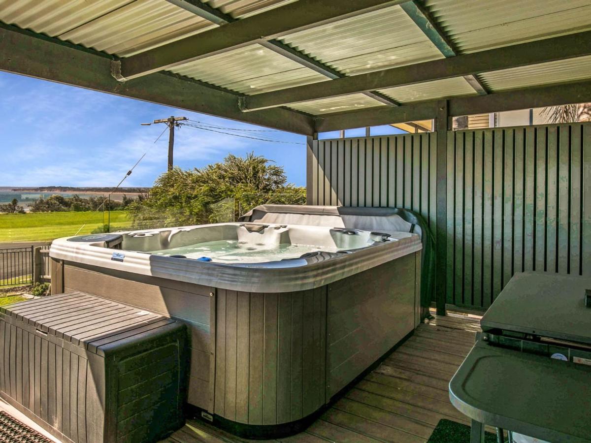 Gokus Shack Rural and water views with a spa - Ferienwohnung