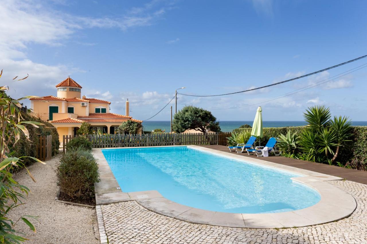 B&B Colares - JOIVY Splendid 4-BR House with Swimming Pool and Sea View - Bed and Breakfast Colares