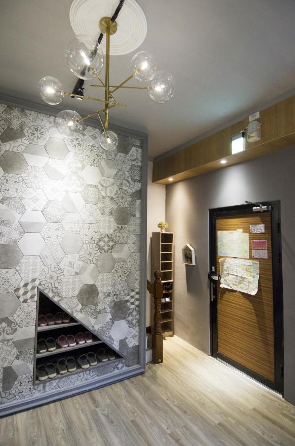 TT Guesthouse旅人時光民宿 - B&B Tainan