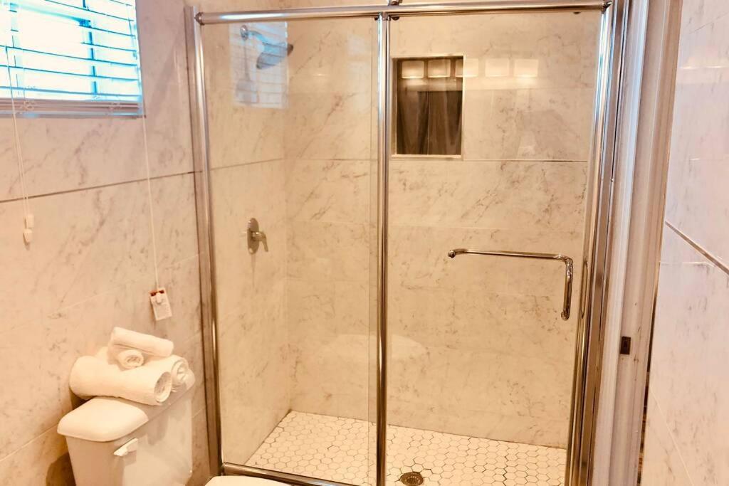 King & Queen Suite #7 - Ferienwohnung Nassau