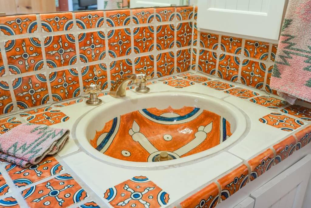 Foothills Retreat- Patios, Rooftop Deck, Quiet, 2BR - B&B Santa Fe