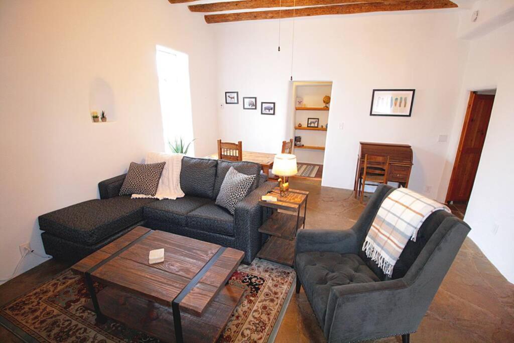 B&B Santa Fe - Closson Casita - Patio & Fire Pit - Near Plaza - 1BR - Bed and Breakfast Santa Fe