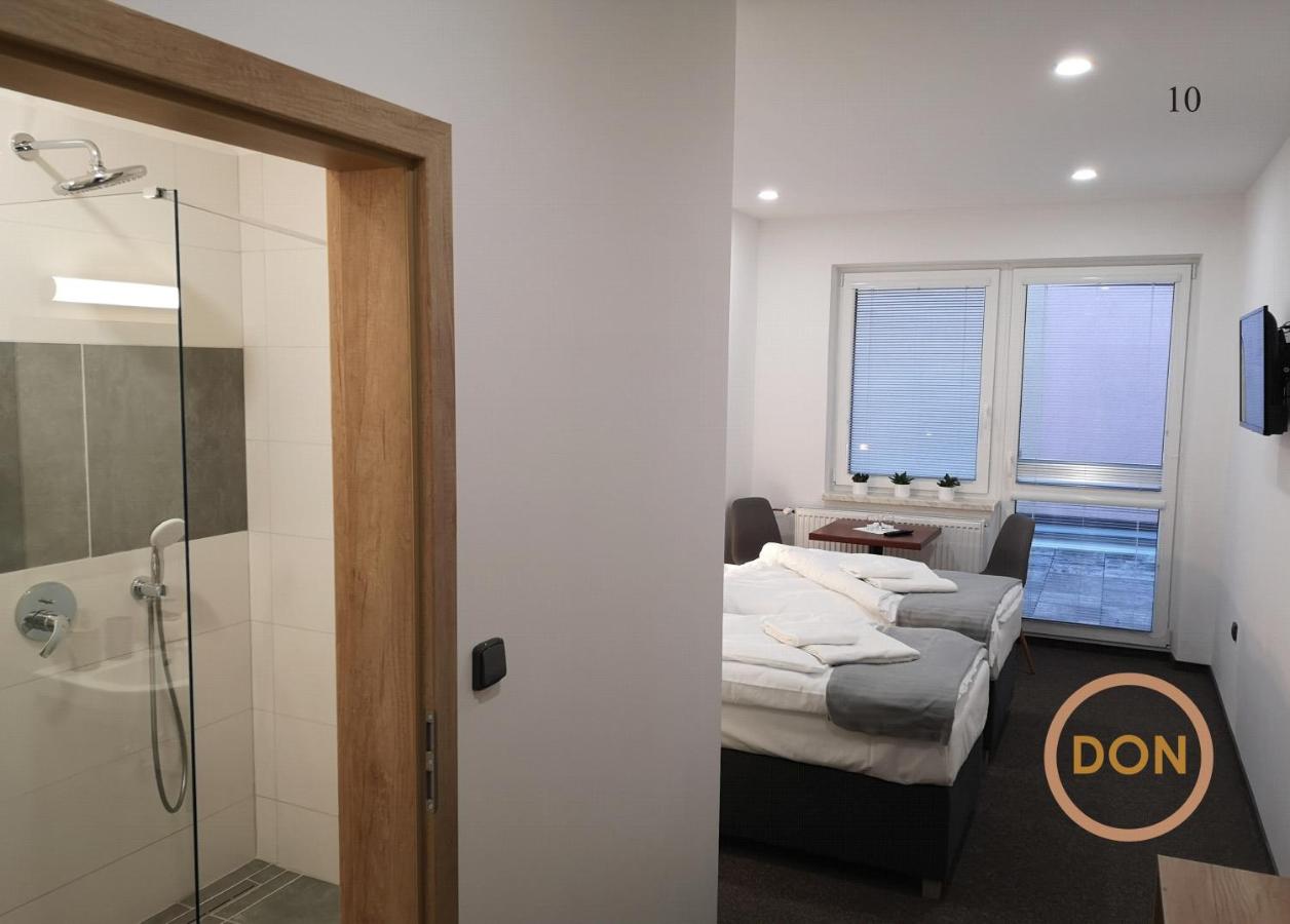 Zweibettzimmer mit Balkon