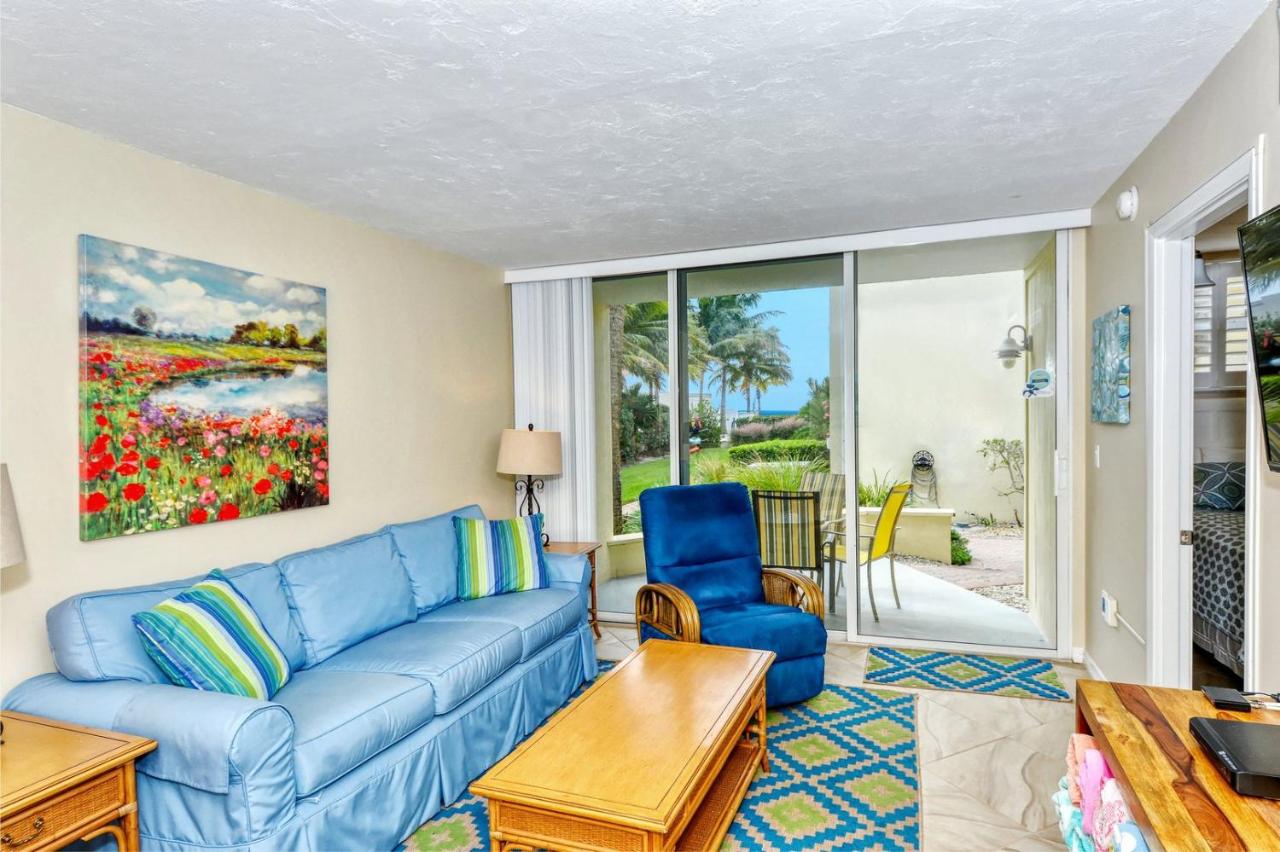 B&B Longboat Key - LaPlaya 101E-Relax on your private lanai under the palms! - Bed and Breakfast Longboat Key