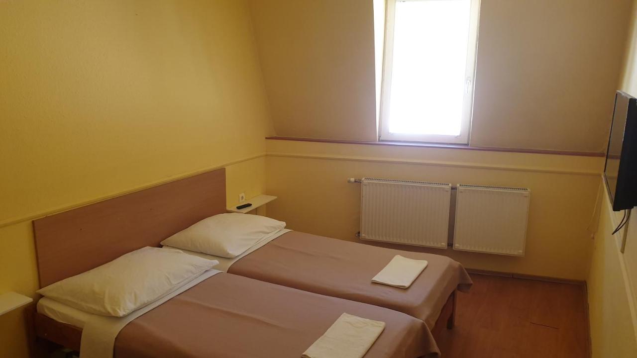 Chambre Lits Jumeaux avec Salle de Bains Privative