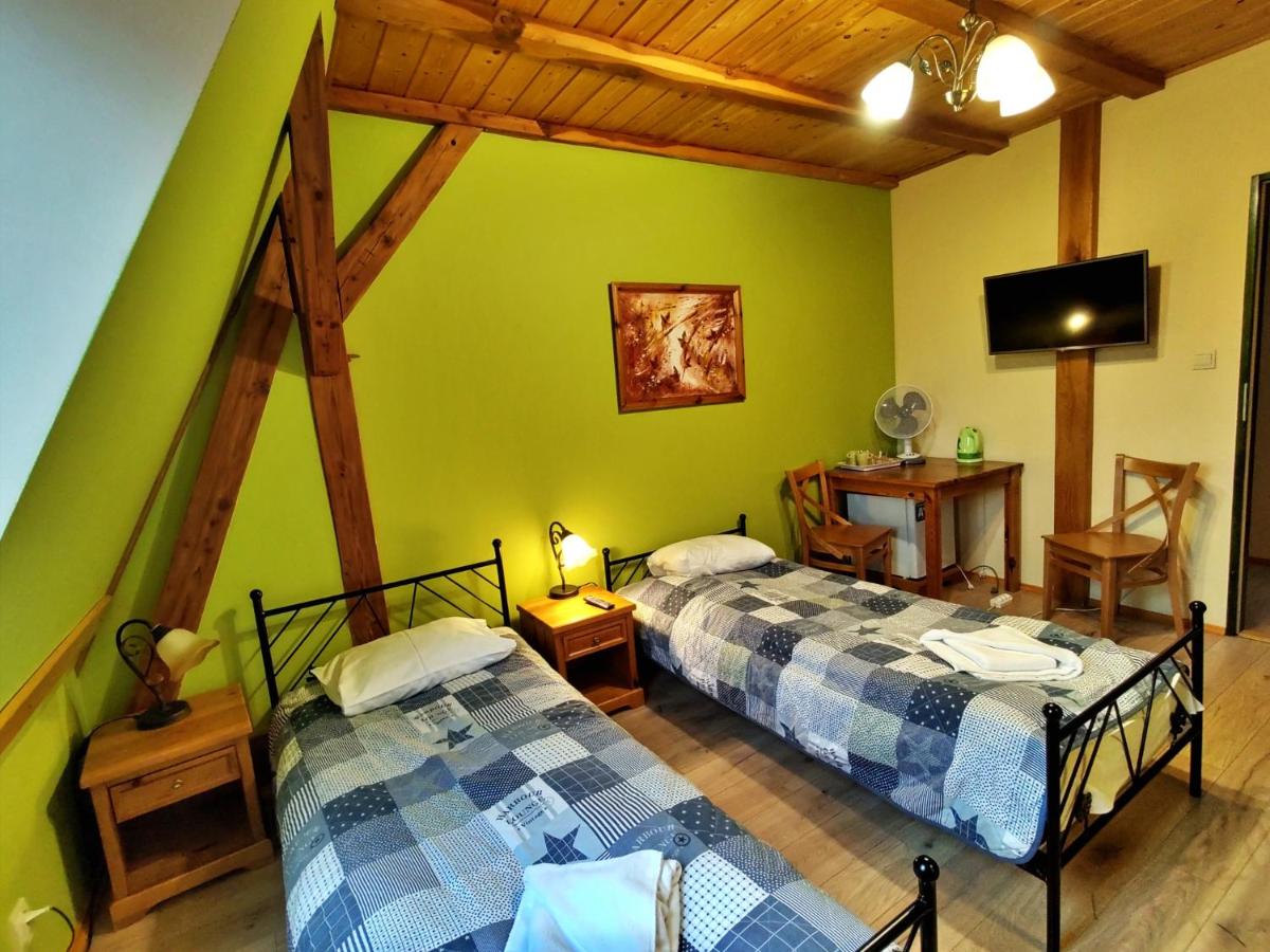 Habitación Doble con baño privado - 2 camas