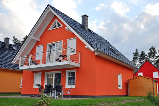 Ferienhaus Müritzbrise / OG-Appartement - Chambres d’hôtes