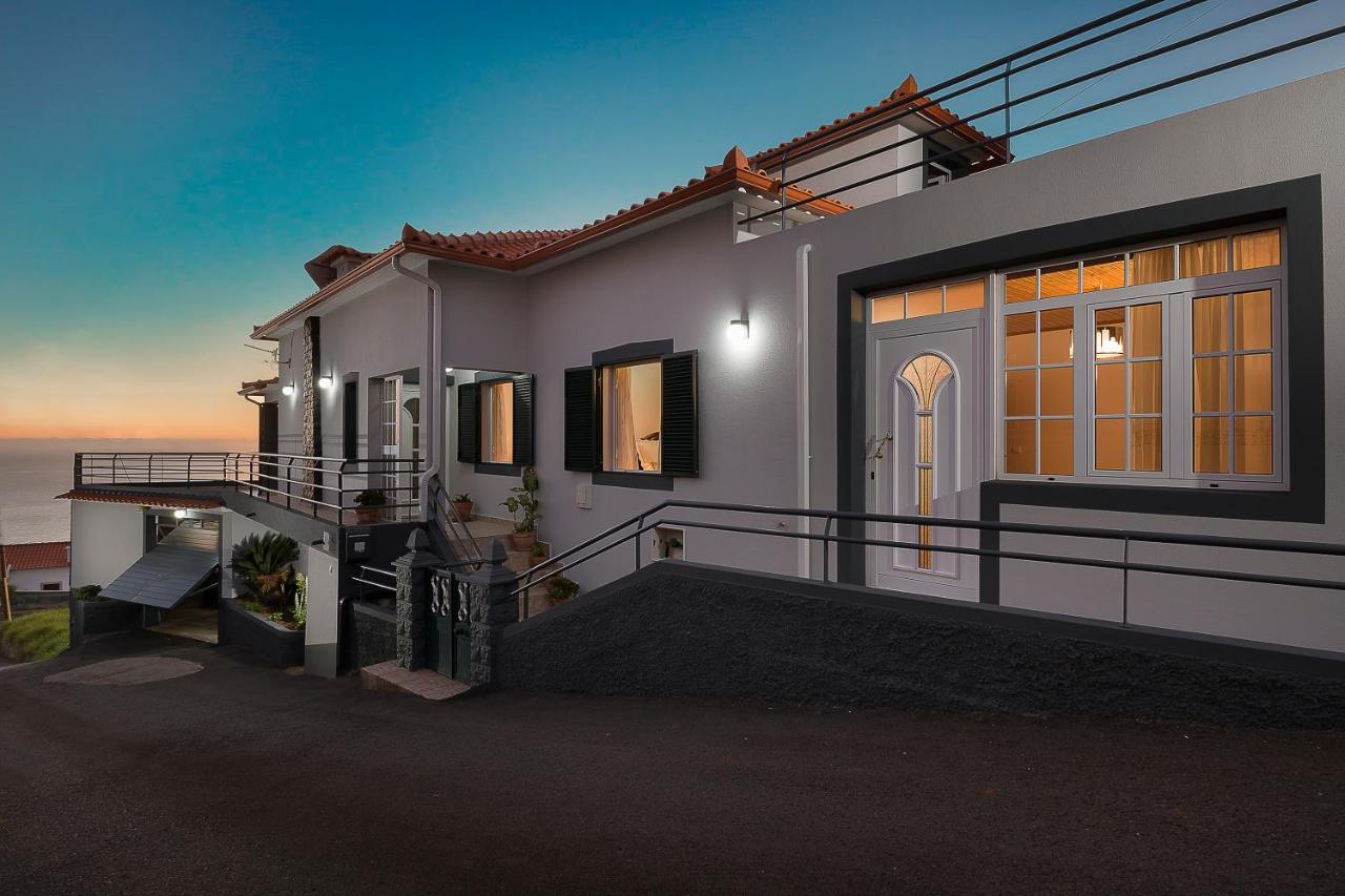 Welcome home, with a fantastic view, sunrise & sunsets - B&B Estreito da Calheta