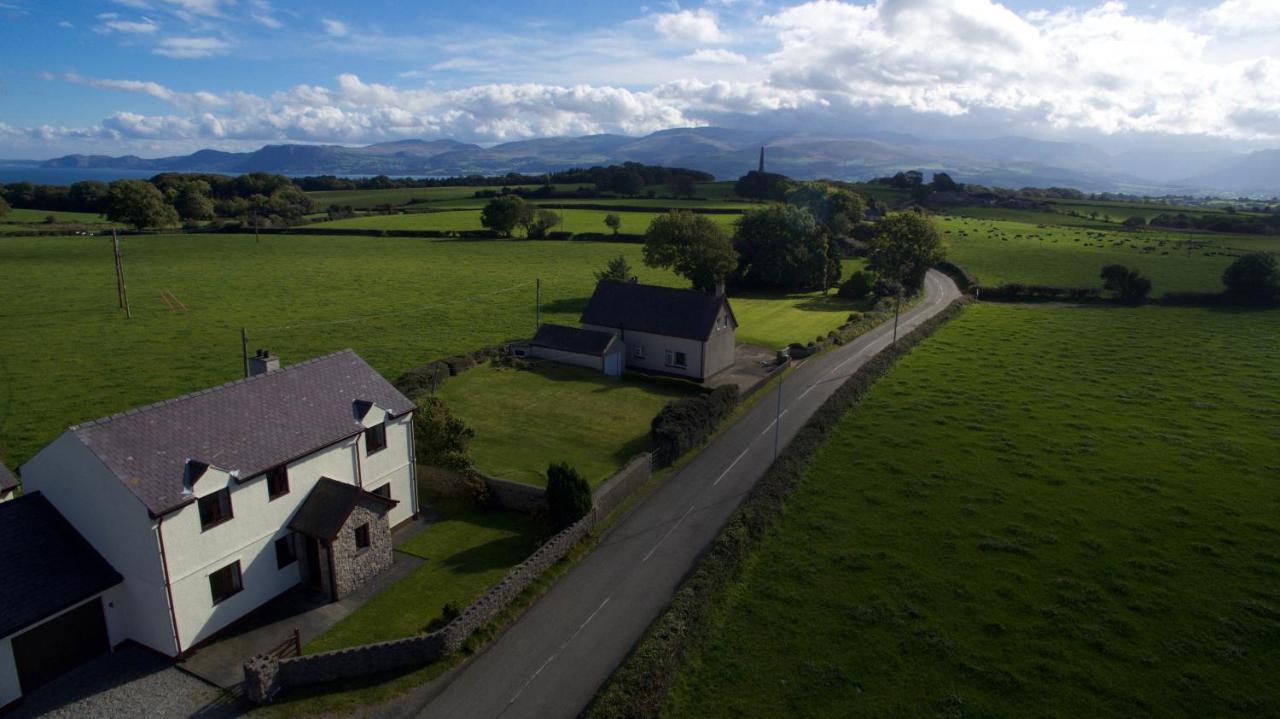 B&B Beaumaris - 4 Bedroom Detached Farmhouse Mountain Views - Bed and Breakfast Beaumaris