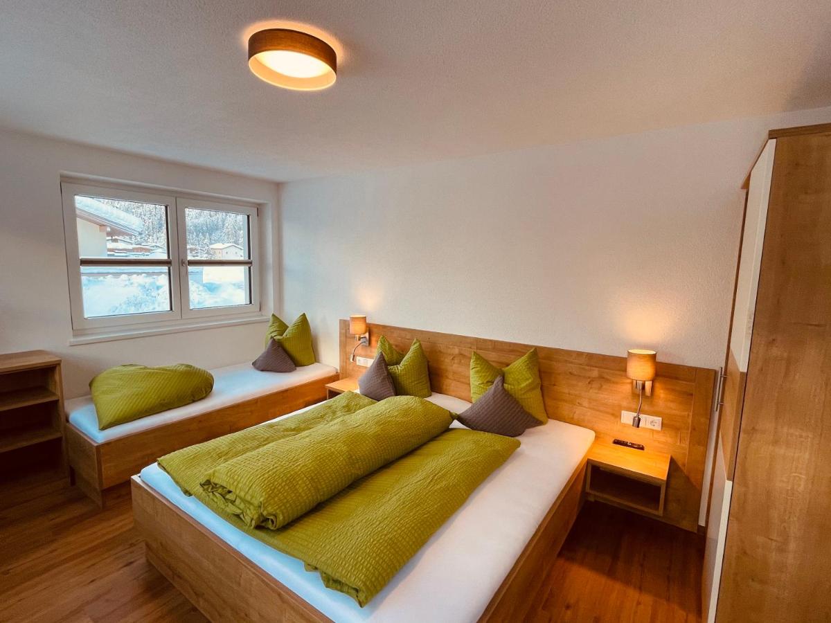 Apartment with Mountain View