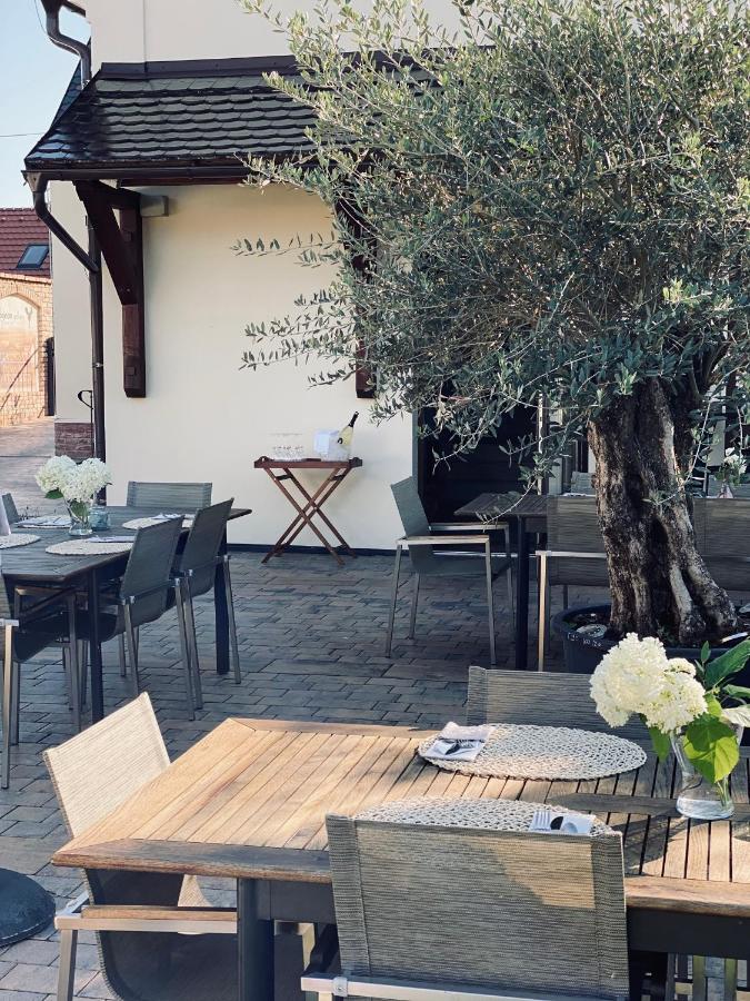 HARDY - Cognac & Pension - B&B Valtice