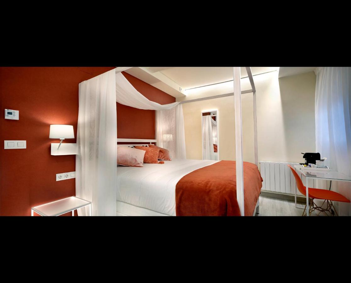 Habitación con cama extragrande y ducha a ras de suelo - Adaptada para personas con movilidad reducida