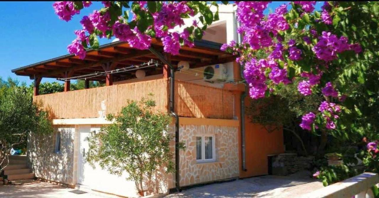 Island Stone House - B&B