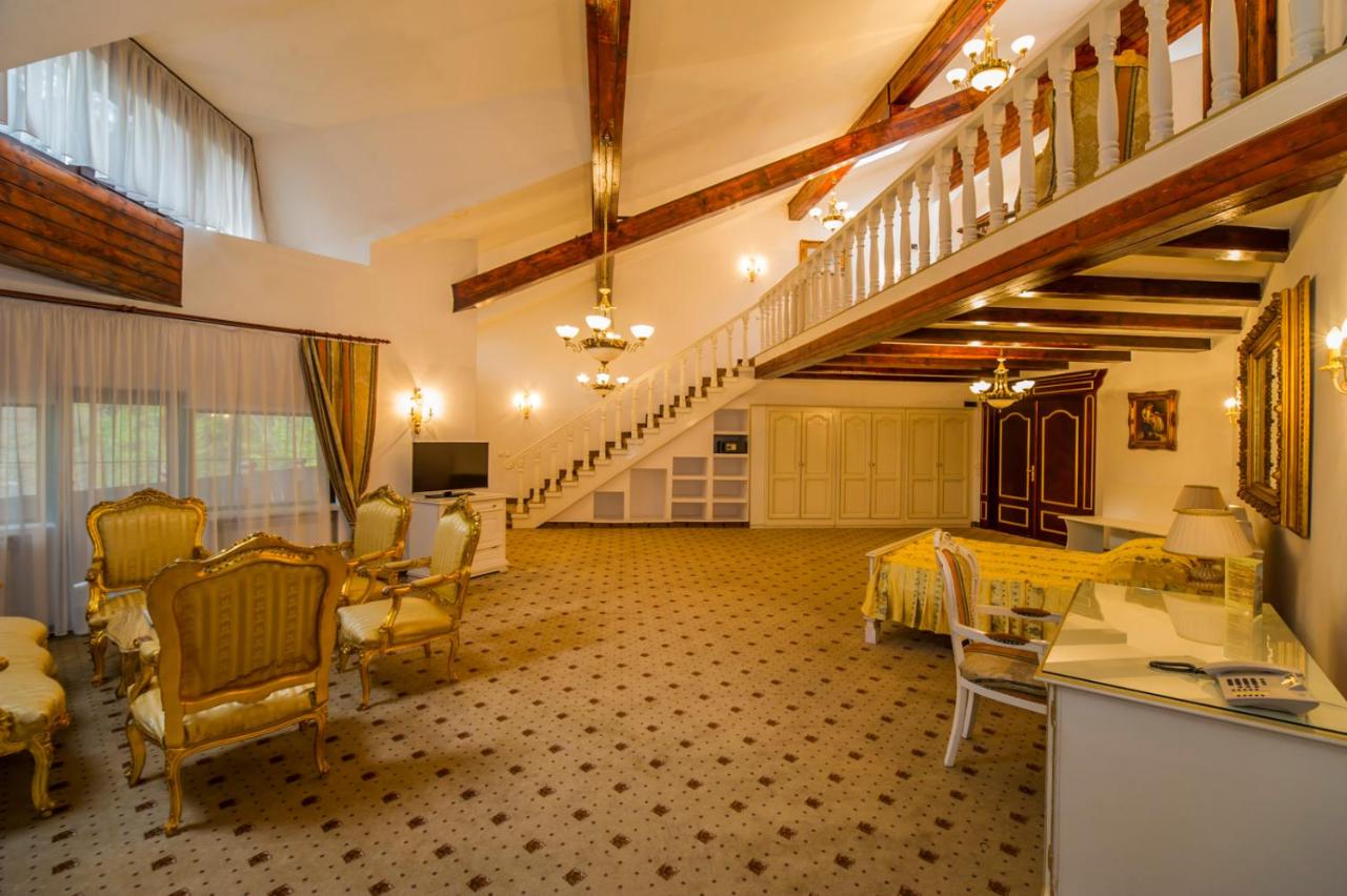 Premier Suite with Spa Access and Balcony
