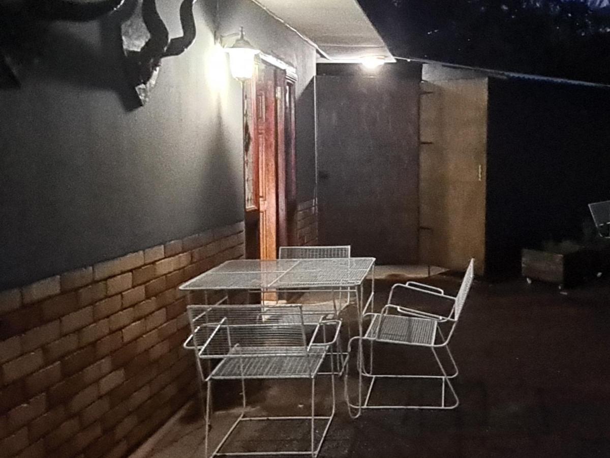 Emmaus Double Room - B&B Bloemfontein