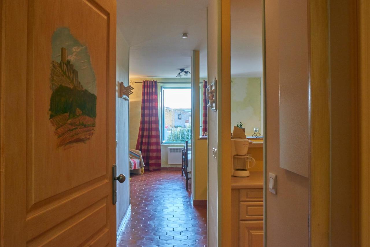 Studio (2 Adults)
