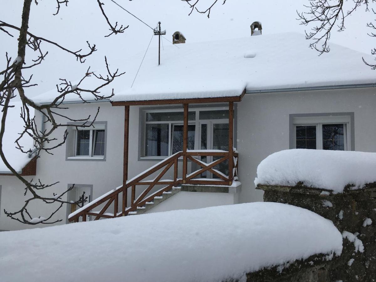 Hűvösvölgy Vendégház - B&B Lókút