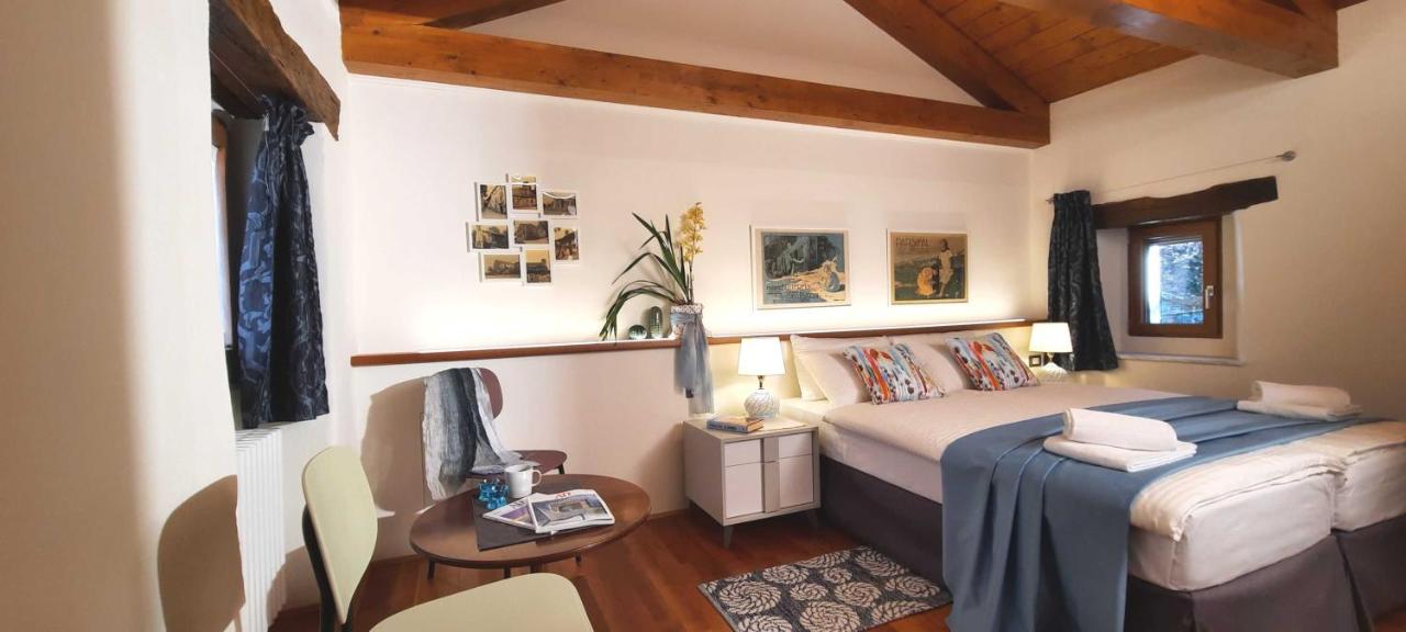 Standard Twin Room with Shared Bathroom