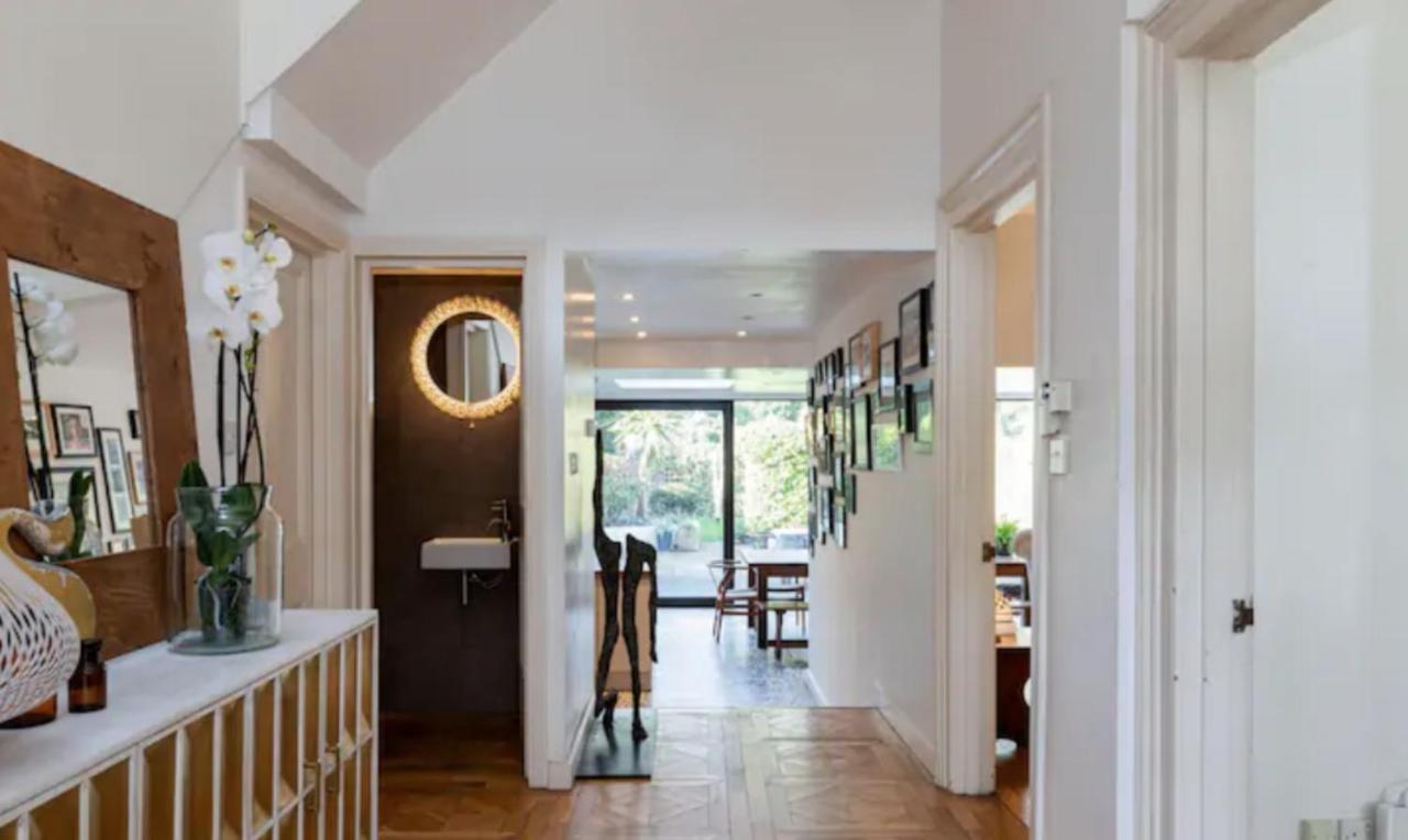 Stunning 5 bed house with private garden - Bed and Breakfast Londen