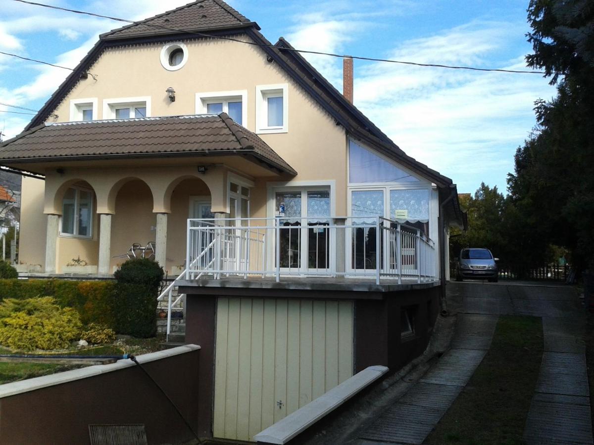 B&B Balatonfüred - Rózsa Panzió - Bed and Breakfast Balatonfüred