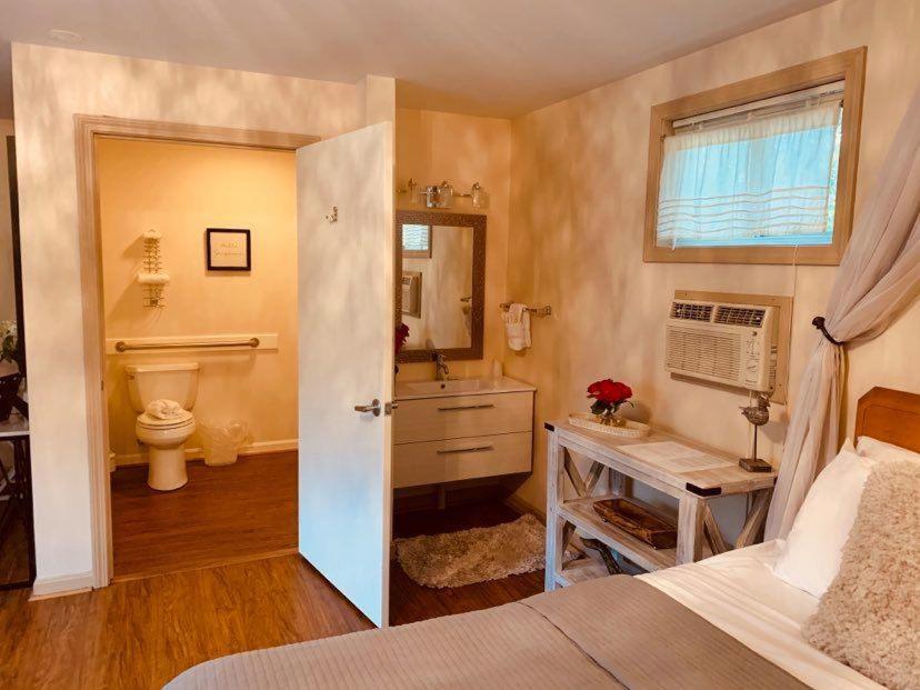 Deluxe Two Queen Beds- Handicap Accessible