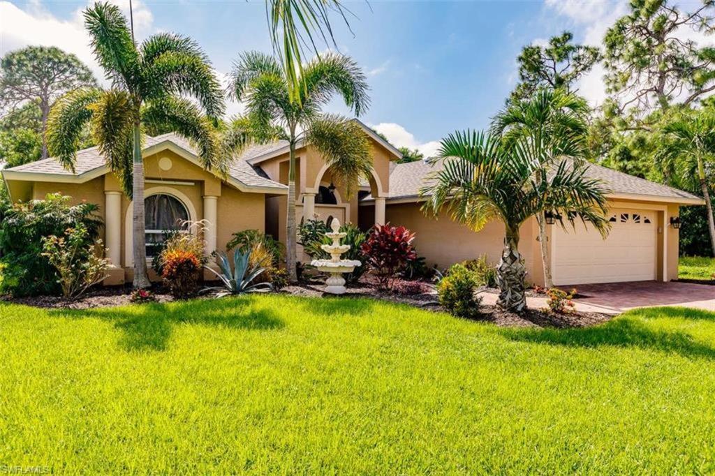 Tiki Paradise House & pool - 10 min to Beach! - B&B