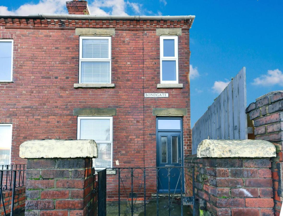 4 Bedroom, 2 bathroom house - Free Parking - Bed and Breakfast